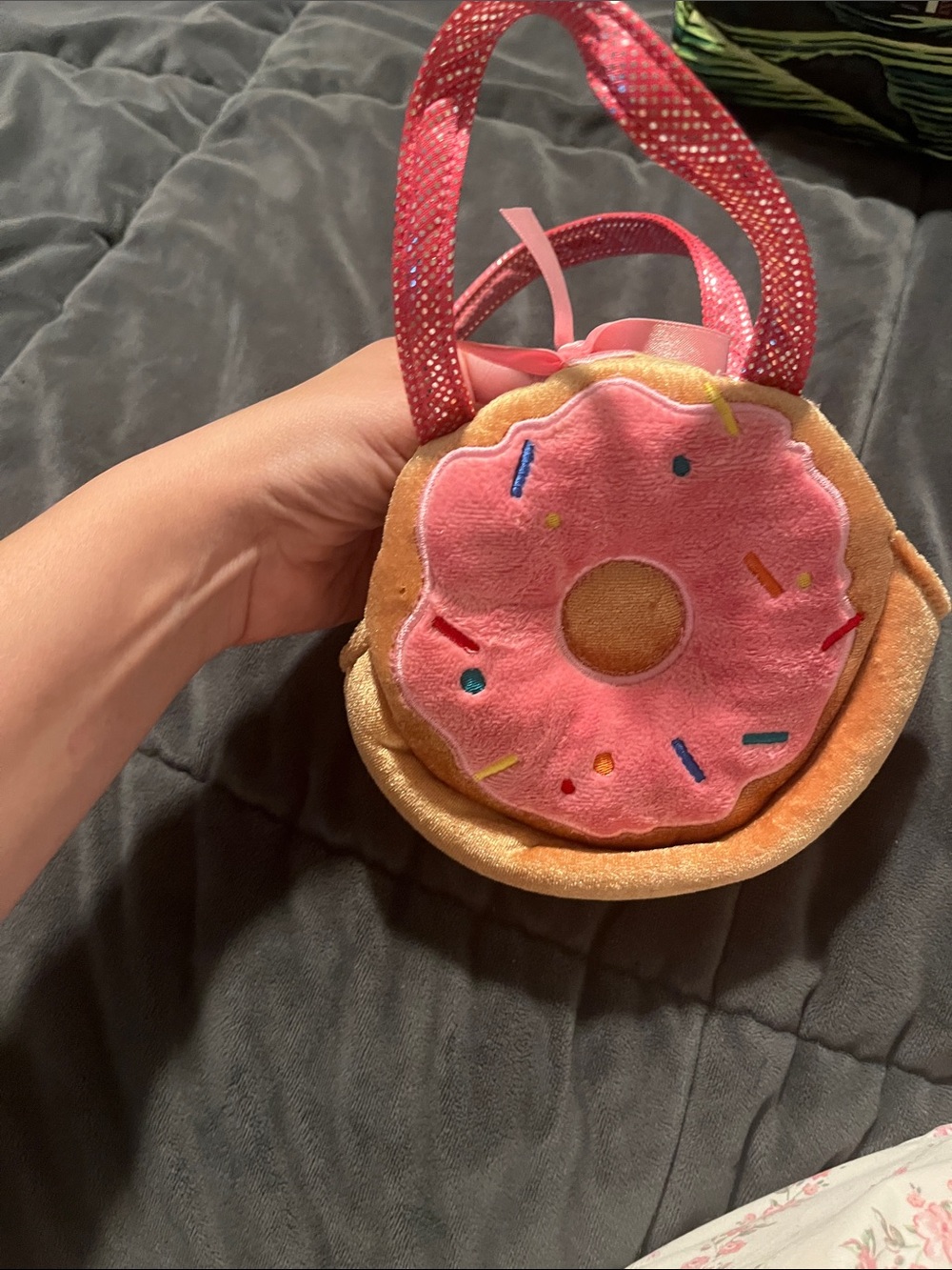 Cute doughnut purse!